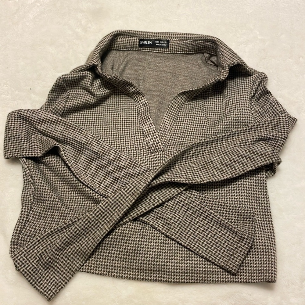 Cropped collard long sleeve